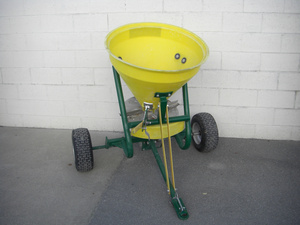 Fertiliser Spreader - Towable Fertiliser Spreader - Towable
