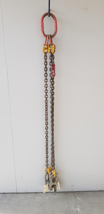 Lifting Clutches/ Set of Clutches with Chains Lifting Clutches/ Set of Clutches with Chains